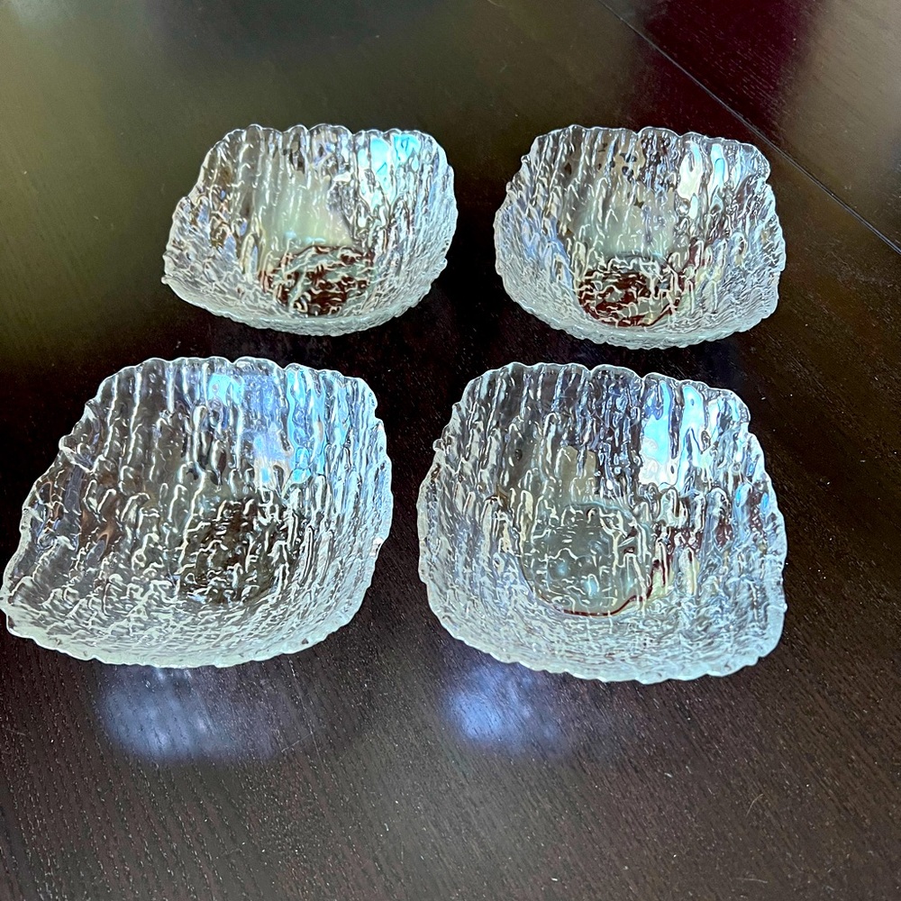 NWOT Set of Four Iridescent Dessert Serving Bowls